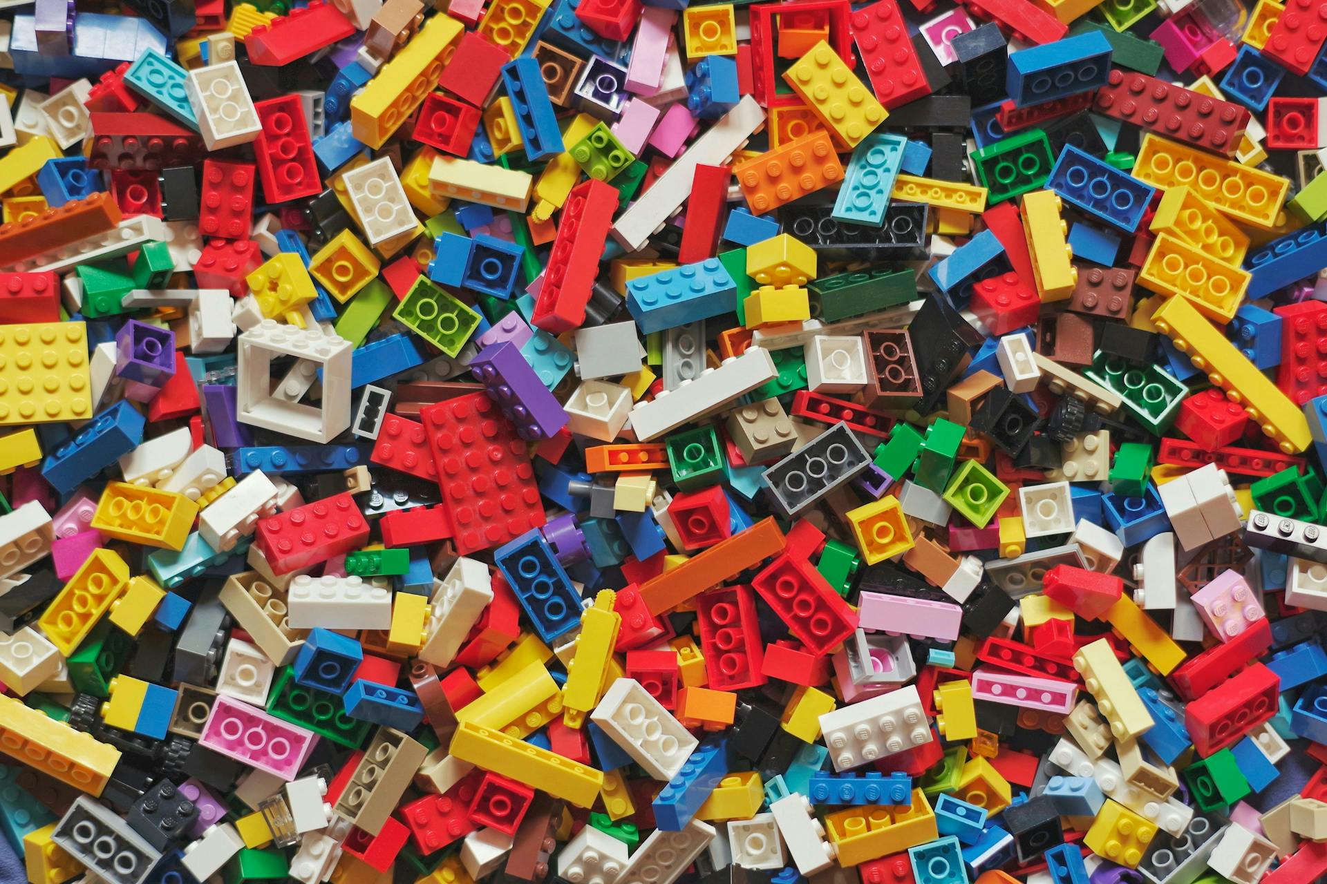 Building a social media strategy for 2021. Image of large pile of multi-colored lego bricks