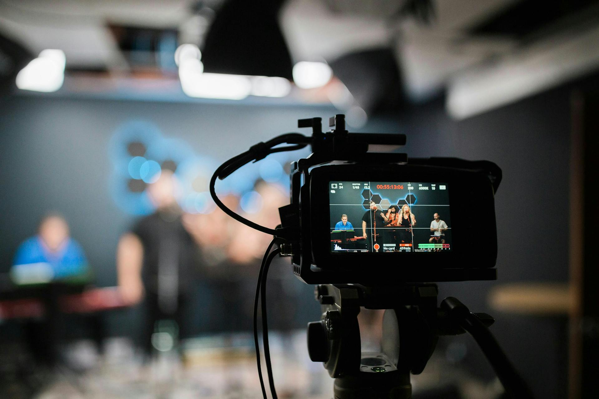 A photograph of a camera that is filming a group of musicians. Here you can see the content marketing creation process in action. 