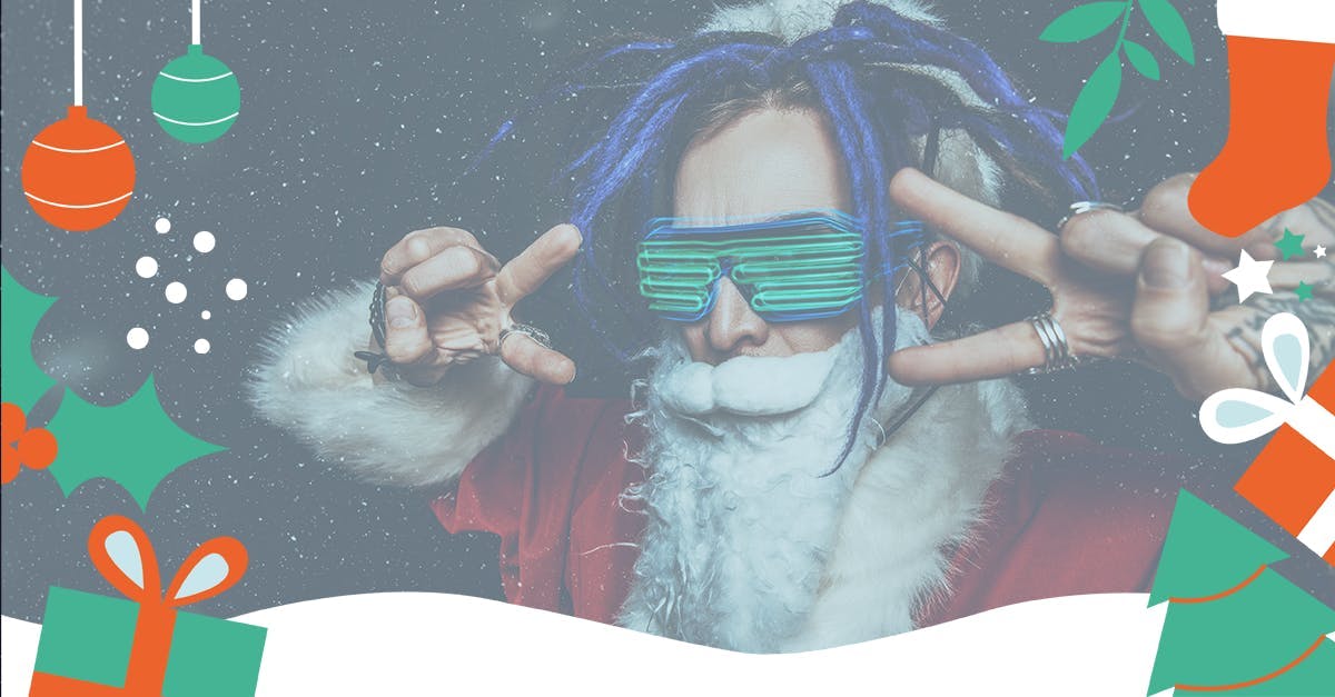 Ein als Weihnachtsmann mit Dreadlocks und spaciger Brille verkleideter Mann für unseren Blog mit Social Listening Analysen zu weihnachtlichen Themen