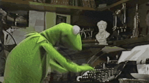 Das GIF zeigt den Frosch Kermit aus der Sesamstraße, der in großem Tempo auf einer Schreibmaschine tippt.