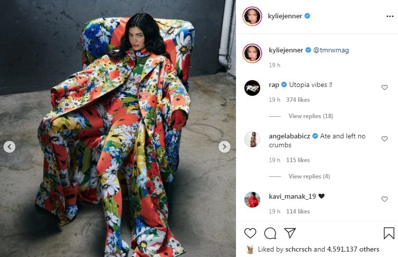 Post Instagram de Kylie Jenner dans une tenue fleurie