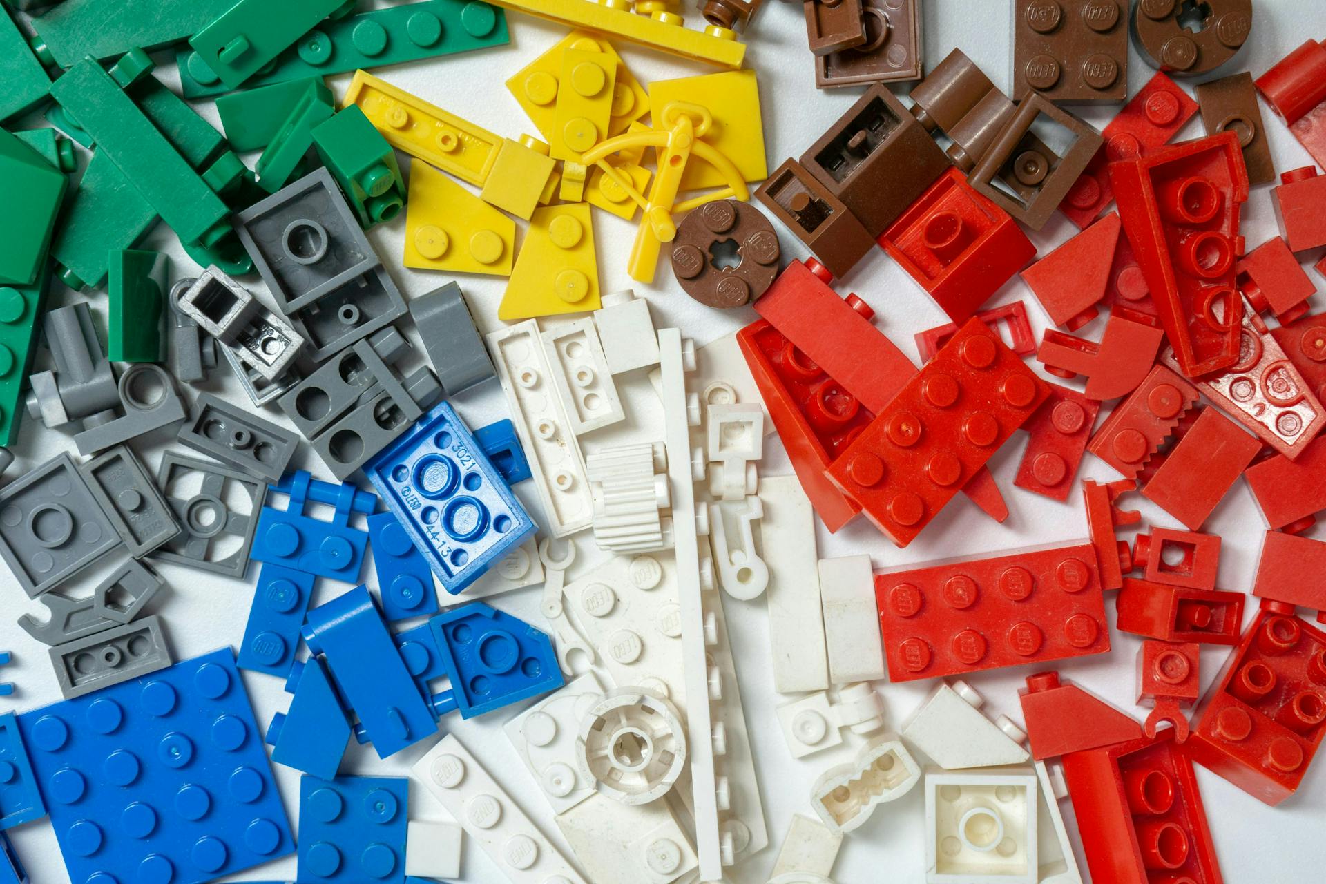 Legos grouped by color on a white tabletop. Tips for building a content marketing strategy